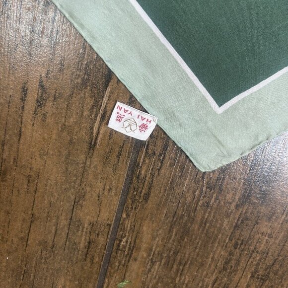 Vintage Chinese Hai Yan 100% Silk Green and Gold Beijing 29" Square Scarf - Picture 14 of 16